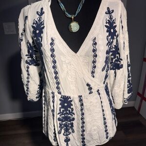 Kindred White Boho Embroidered Peplum Blouse
Size: L (Large)